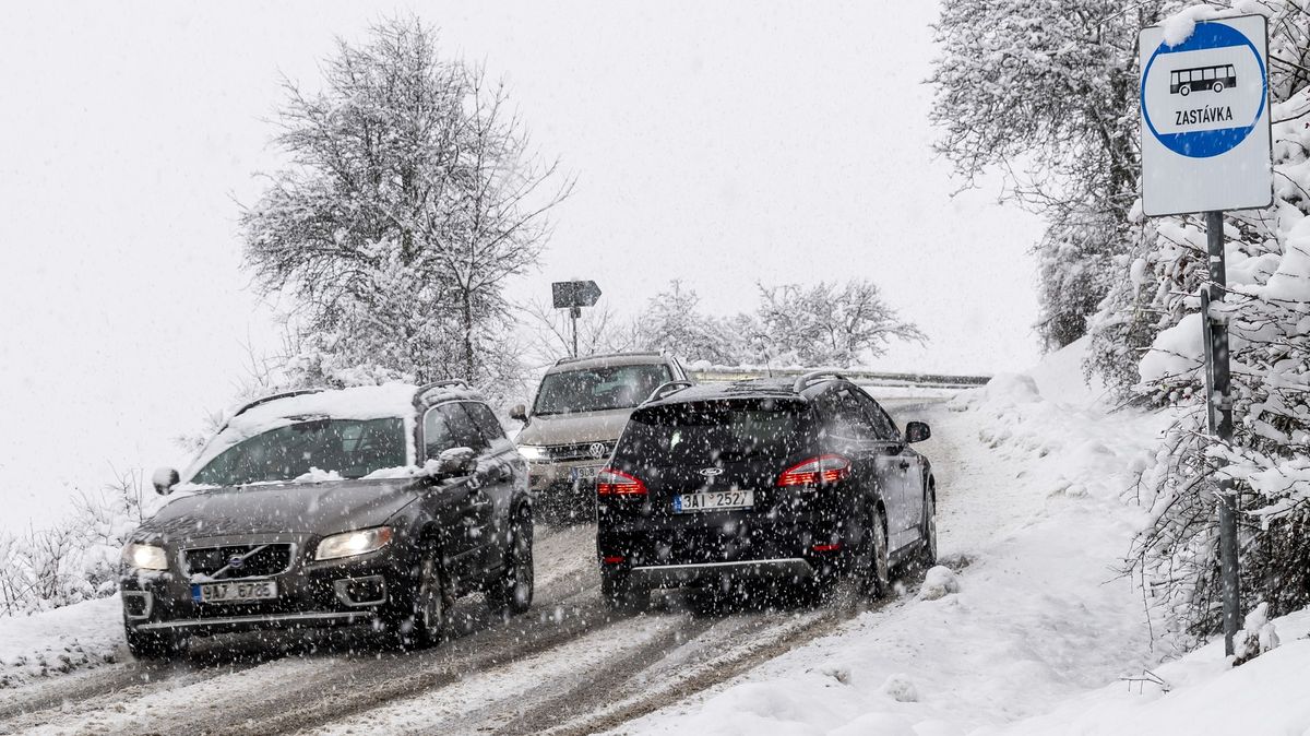 Výstraha meteorologů: Očekávají se přívaly sněhu, náledí a silný vítr